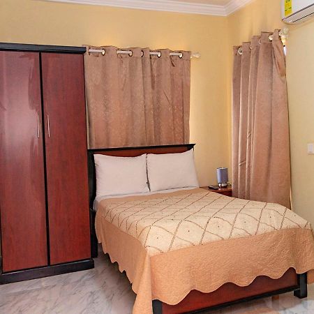 La-Viv Royal Hotel Кумаси Экстерьер фото