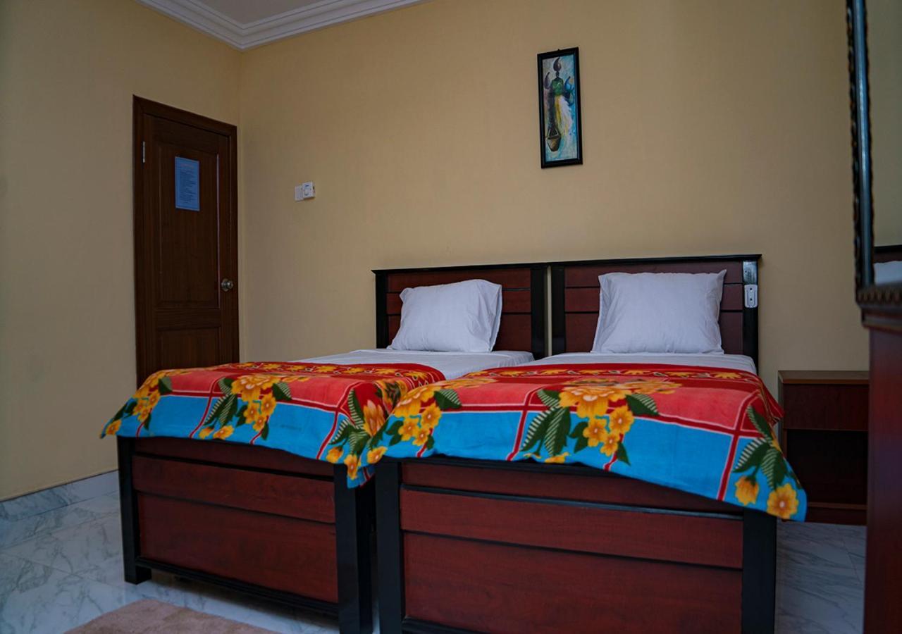 La-Viv Royal Hotel Кумаси Экстерьер фото