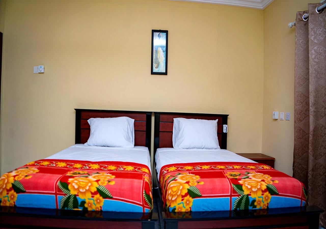 La-Viv Royal Hotel Кумаси Экстерьер фото