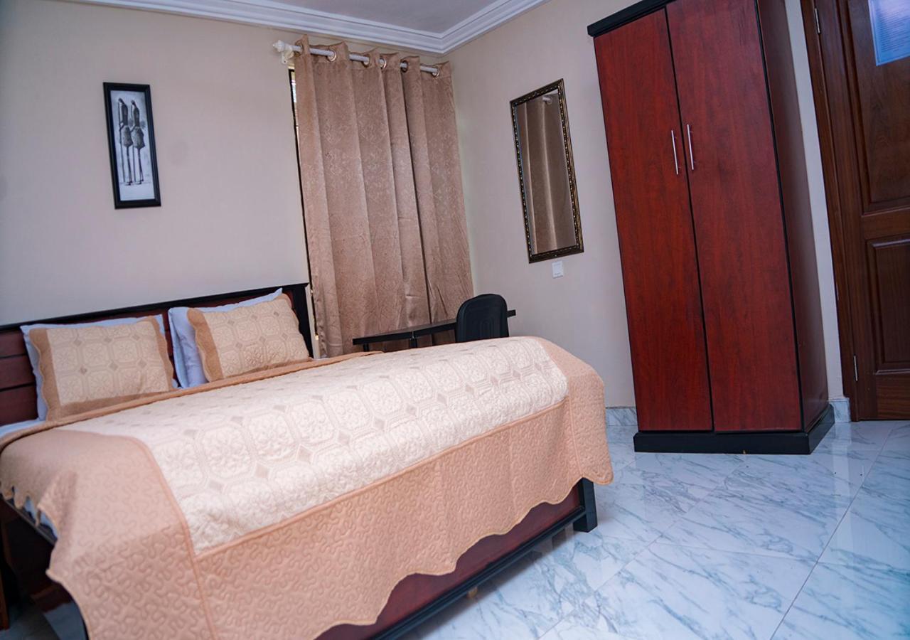 La-Viv Royal Hotel Кумаси Экстерьер фото